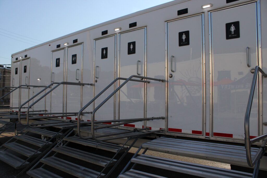 8 Stall Trailer