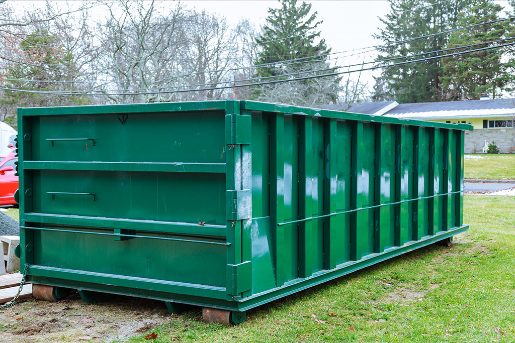 Moving Out in Des Moines? Why You Need a Dumpster Rental