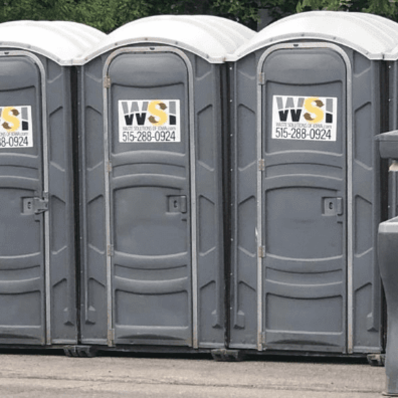 3.-Bank-of-toielts-with-double-hand-wash-stations